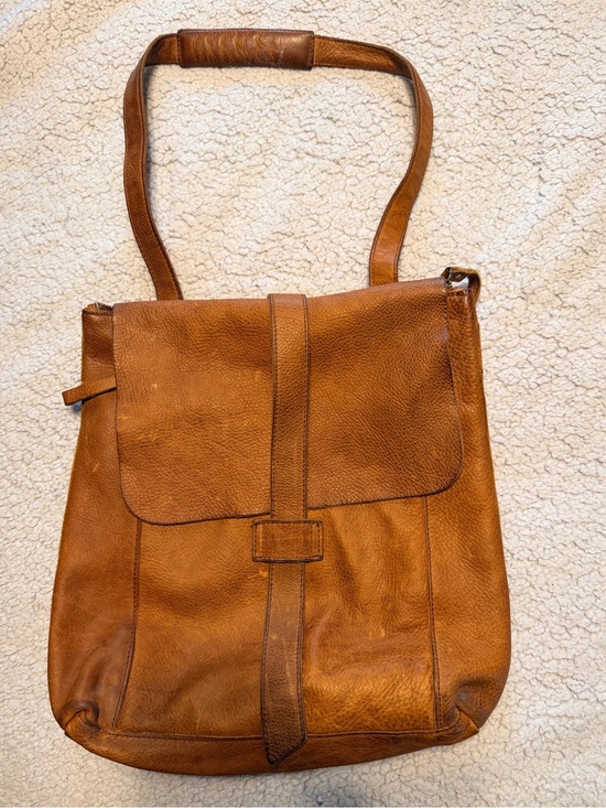 Duluth Trading Co Handbags - Duluth Trading Co  Lifetime Leather Convertible Shoulder Bag/Backpack